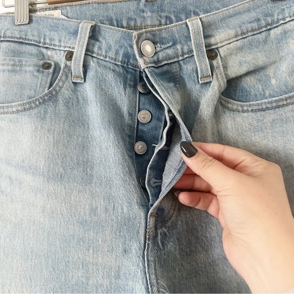 Levi's Premium 501 Button Fly Classic Straight Jeans Light Acid Wash 28 x 28 - Picture 3 of 10